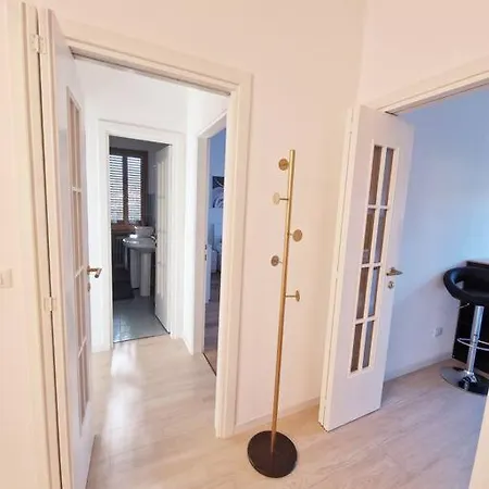 Brixia-maison, Three-room * Μπρέσια